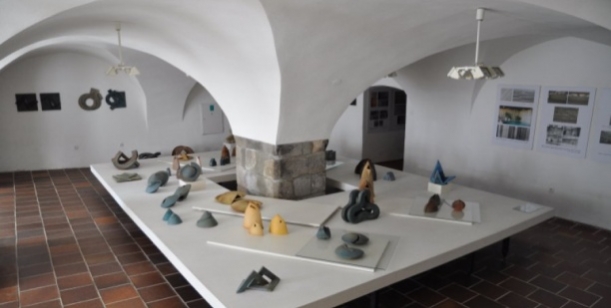 Petice za zachování pobočky AJG a keramických sbírek v Bechyni