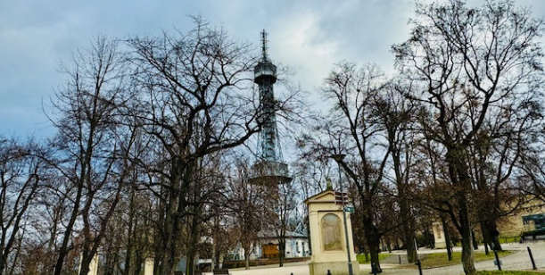 Lanovka stojí, Petřín musí žít.